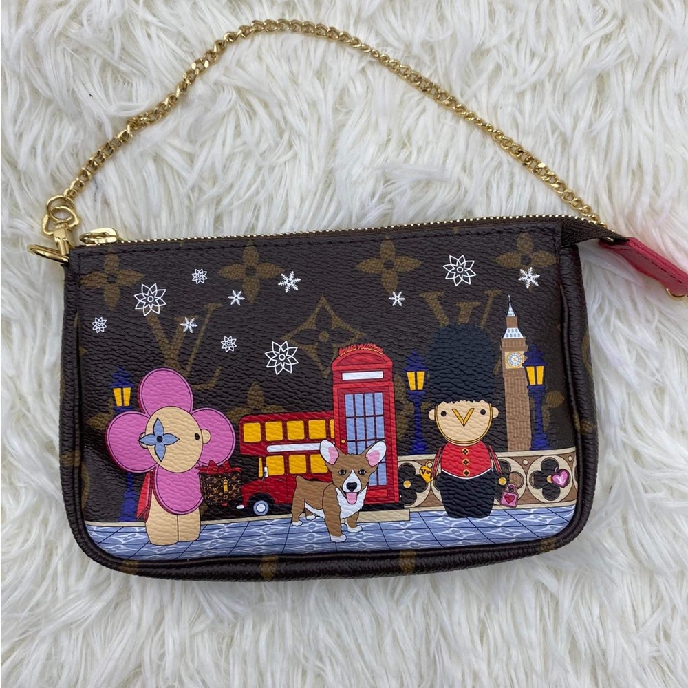Louis Vuitton mini pouch!
